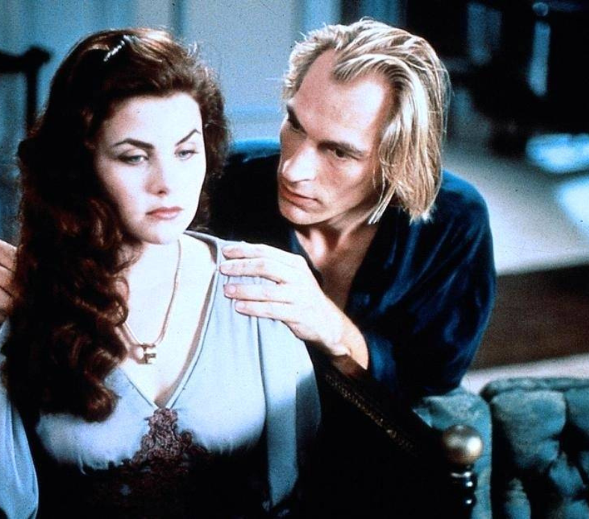 herilyn Fenn and Julian Sands sitting together