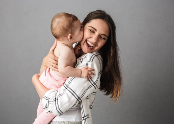 baby kissing it's mom