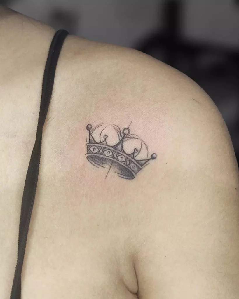Queen symbol on shoulder