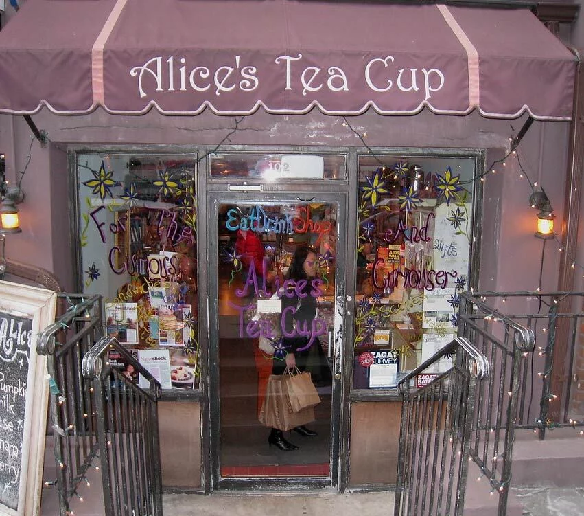 Alice Tea Cup