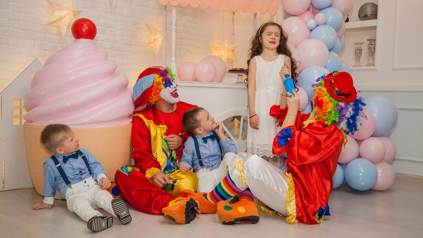 Candid behind the scenes images of children in a party. 