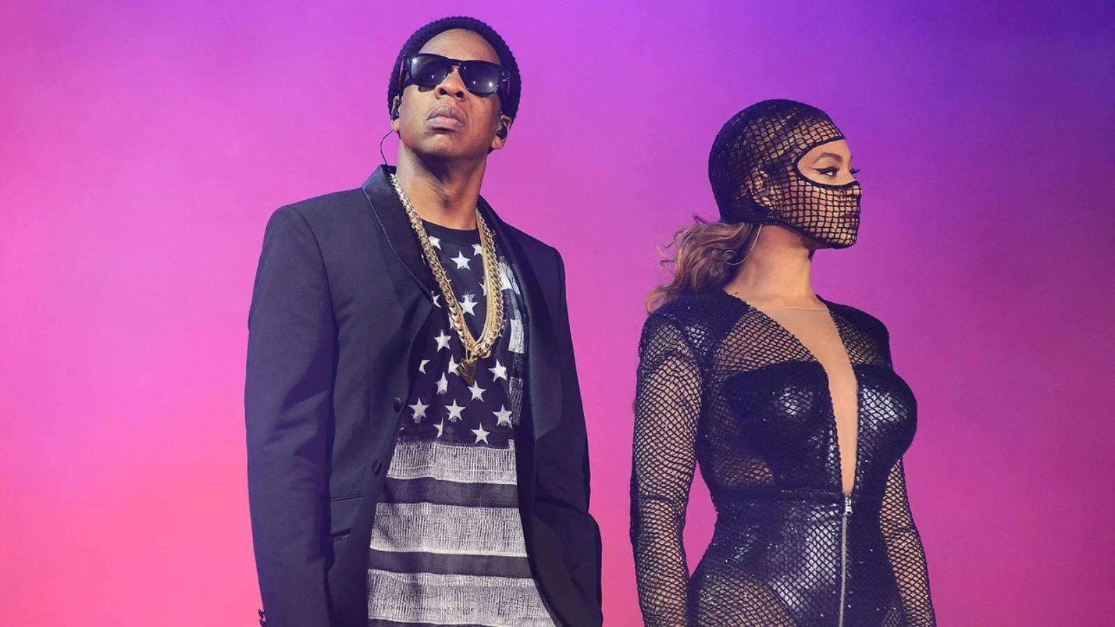 Jay-Z and Beyonce posing together in ravishing outfits. 