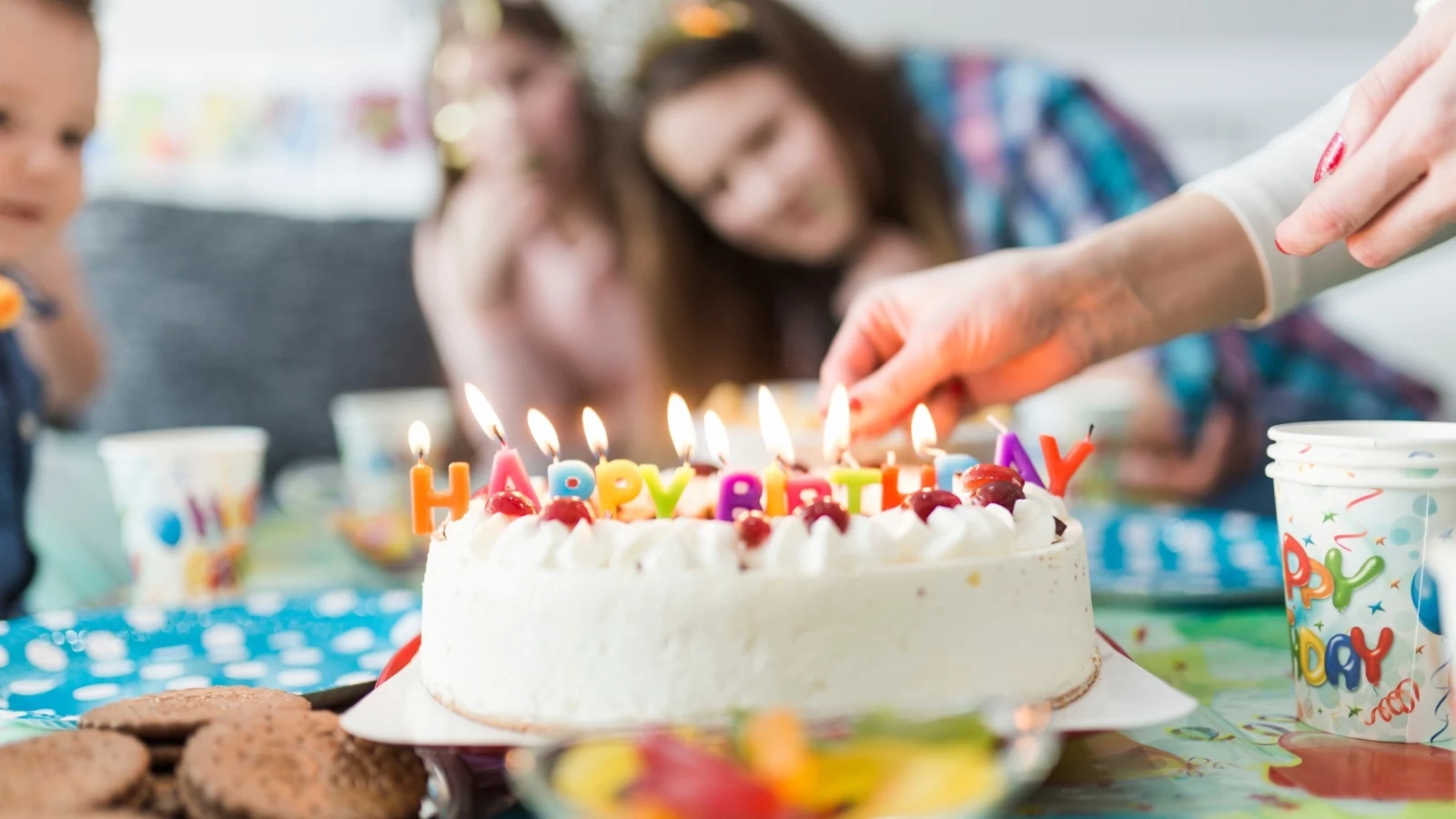 Focus shot of cake. 