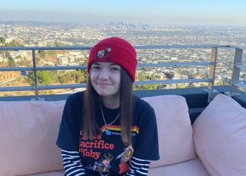 Aimsey's age is 21 years old