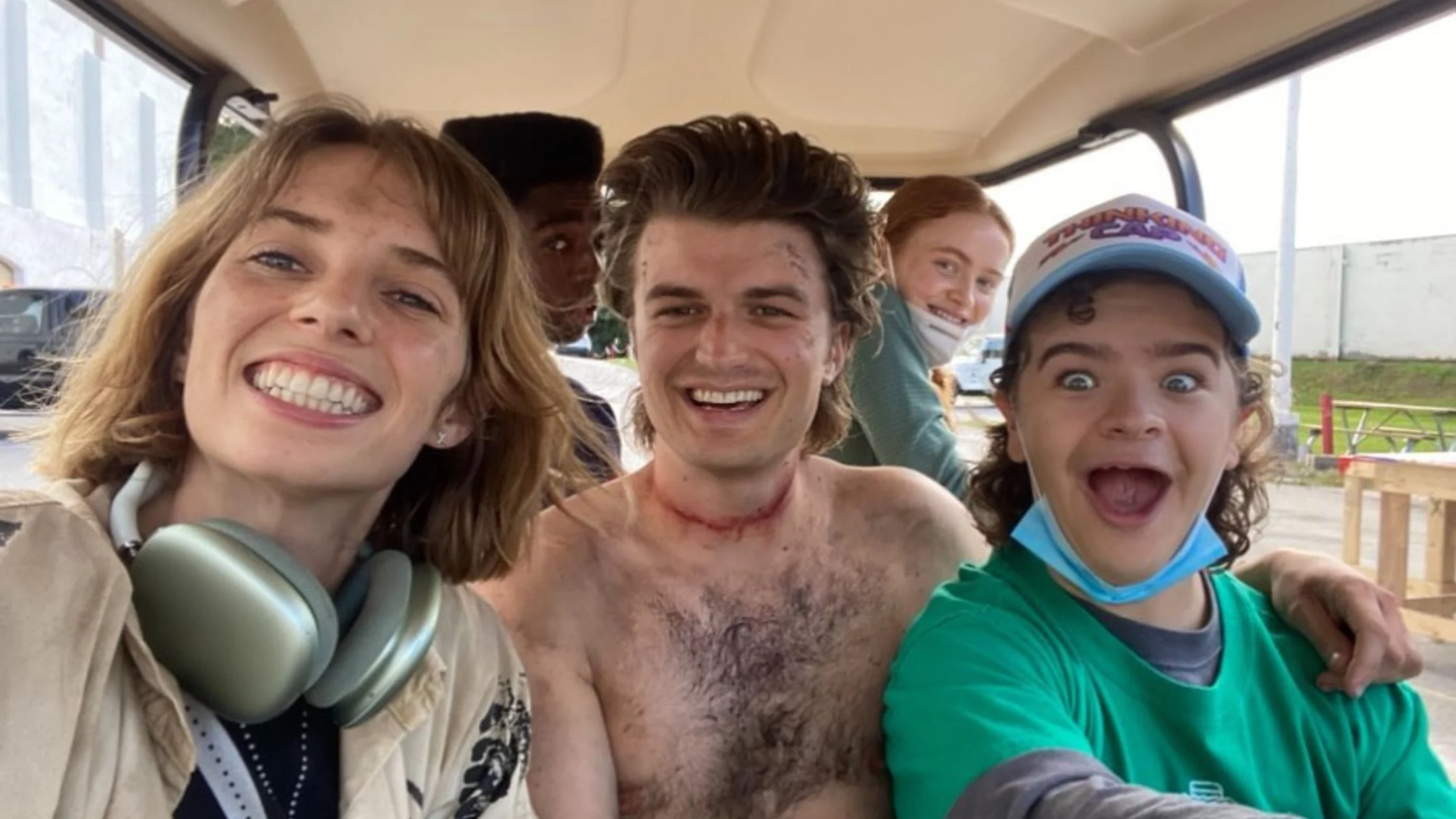 Maya posing with her Stranger Things co-stars. 